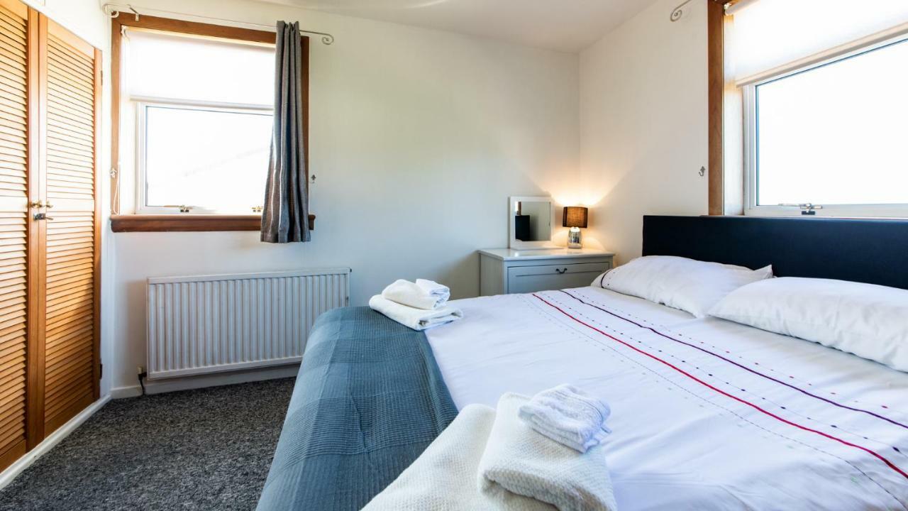 3 Bed House W/drive&garden V/fast Wifi Near Bioquarter Edinburgh