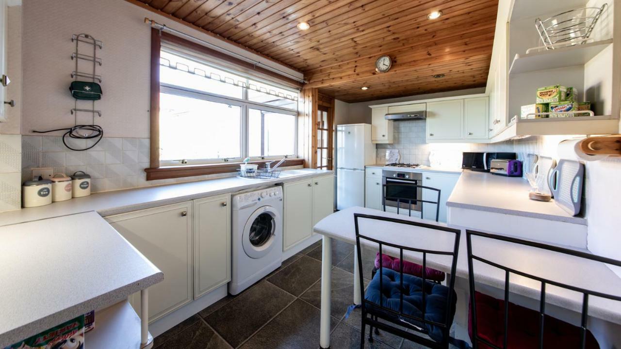 3 Bed House W/drive&garden V/fast Wifi Near Bioquarter Ferienhaus Edinburgh